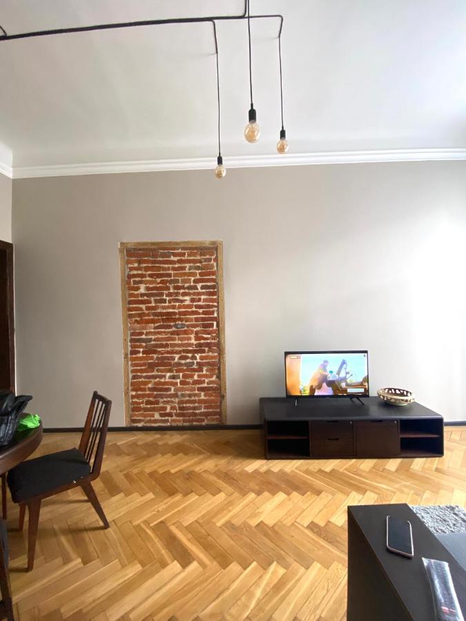 Центр На Вулиці Проспект Шевченка 12 Навпроти Макдональса З Балконом Lviv Exterior foto