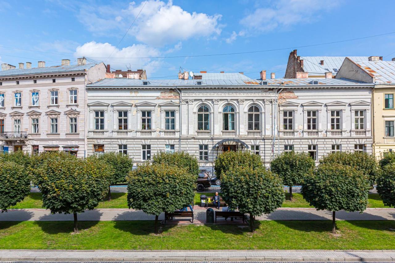 Центр На Вулиці Проспект Шевченка 12 Навпроти Макдональса З Балконом Lviv Exterior foto