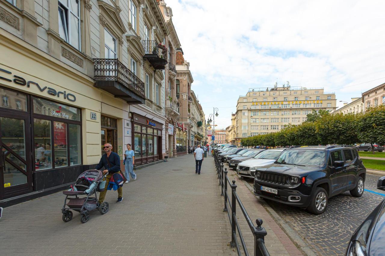 Центр На Вулиці Проспект Шевченка 12 Навпроти Макдональса З Балконом Lviv Exterior foto